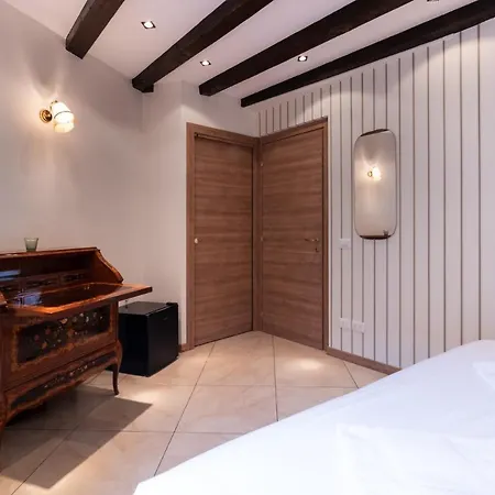 Pensjonat Da Pardis Via Broseta 3*